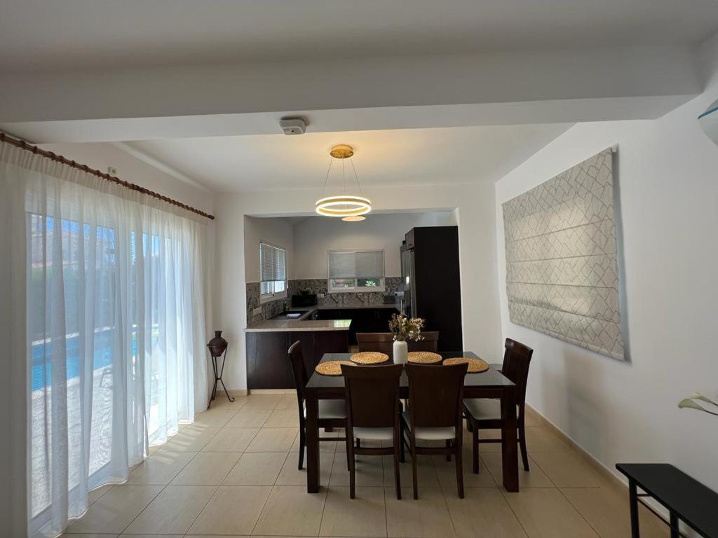 Villa Tamara With Private Pool เปเยีย ภายนอก รูปภาพ